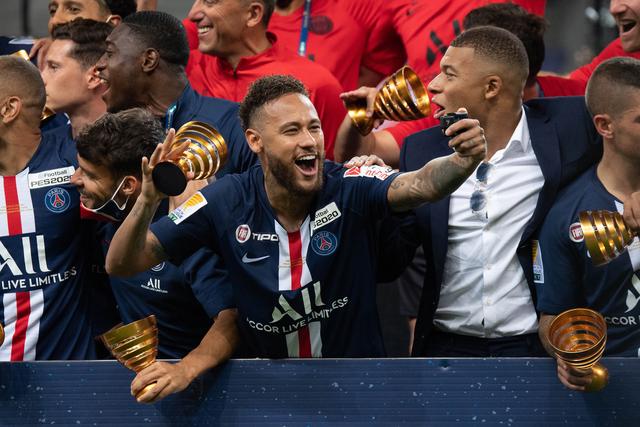 意甲-莱奥破门特奥建功 AC米兰2-1客胜科莫