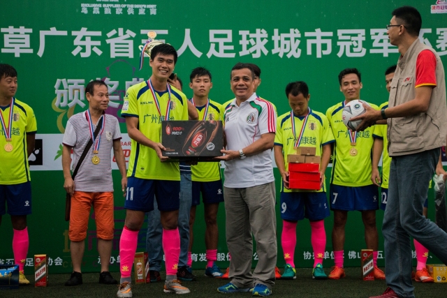 马刺1年220万签回内线悍将 投篮命中率72.5%